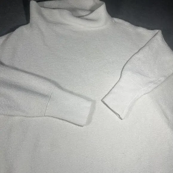 Free People Ottoman Slouchy White Turtleneck Sweater Woman's Medium RN: 66170 - Picture 5 of 9